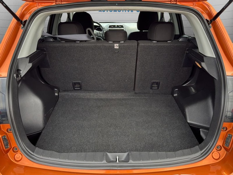 Mitsubishi Outlander Sport Vehicle Full-screen Gallery Image 26