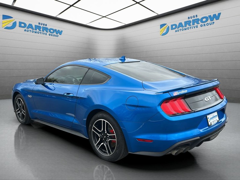 Ford Mustang Vehicle Full-screen Gallery Image 3