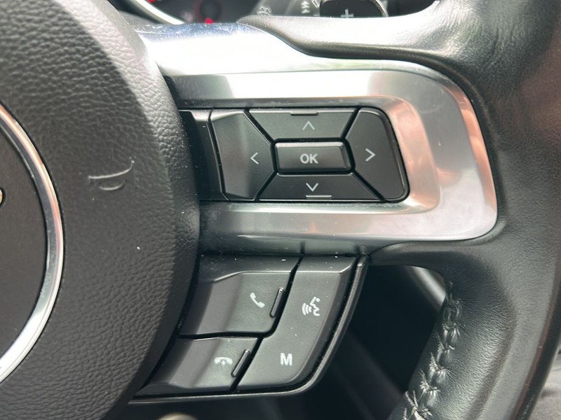 Ford Mustang Vehicle Full-screen Gallery Image 14