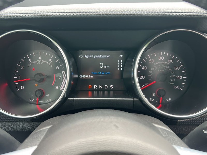Ford Mustang Vehicle Full-screen Gallery Image 15