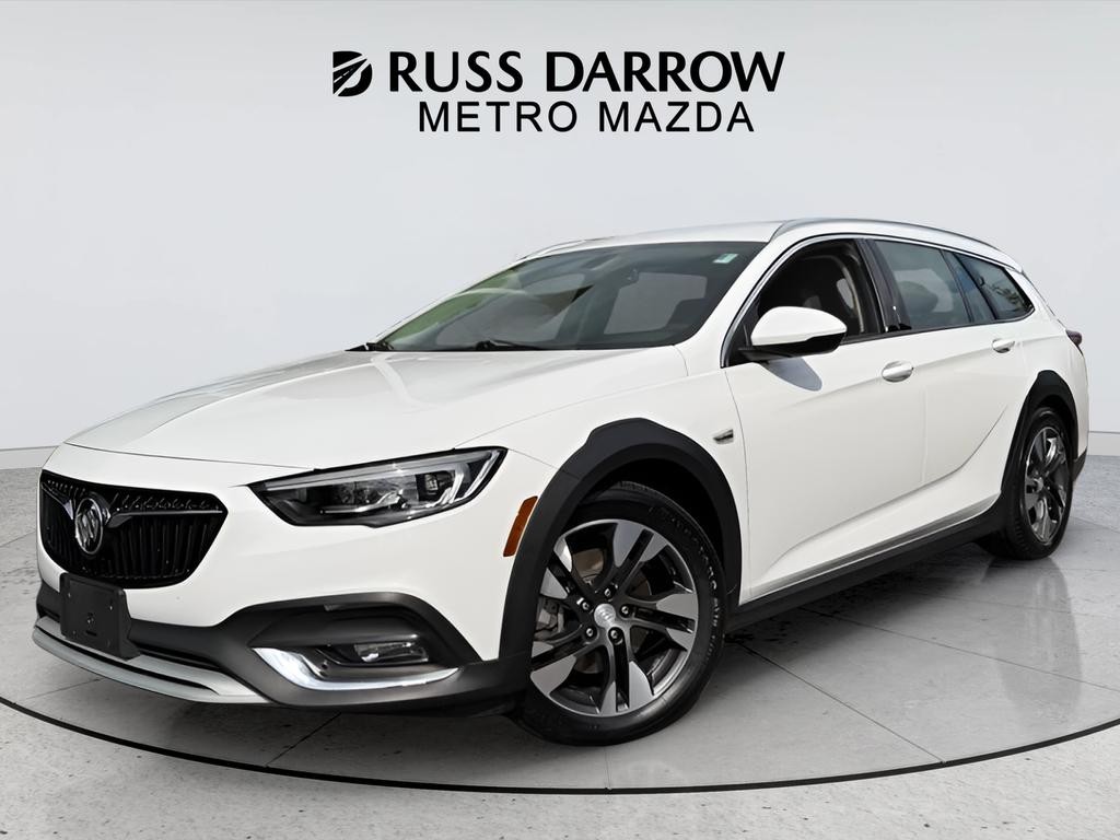 Buick Regal TourX Vehicle Full-screen Gallery Image 01