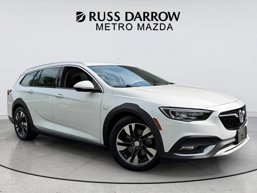 Buick Regal TourX Vehicle Full-screen Gallery Image 07