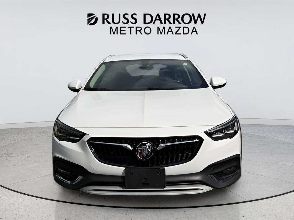 Buick Regal TourX Vehicle Full-screen Gallery Image 08