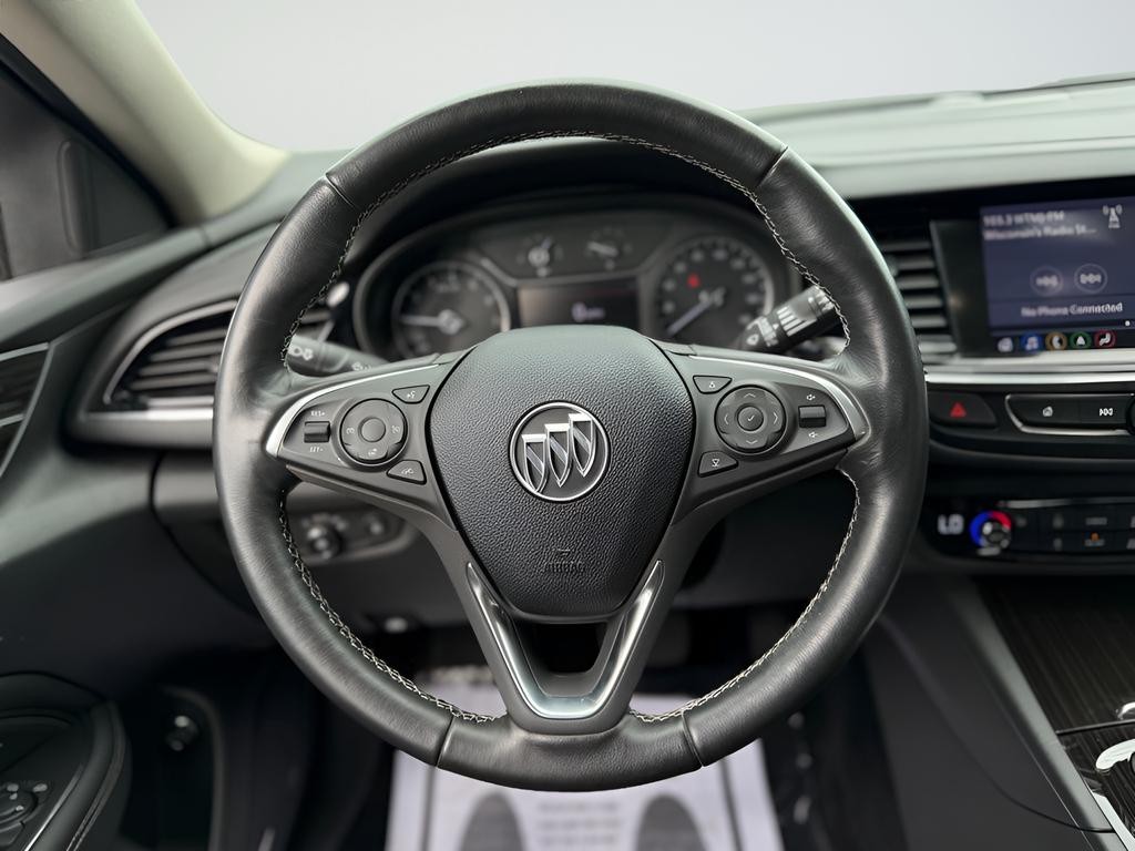 Buick Regal TourX Vehicle Full-screen Gallery Image 15