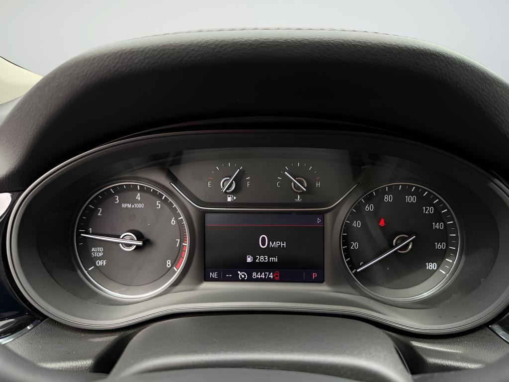 Buick Regal TourX Vehicle Full-screen Gallery Image 16