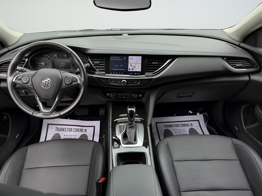 Buick Regal TourX Vehicle Full-screen Gallery Image 25