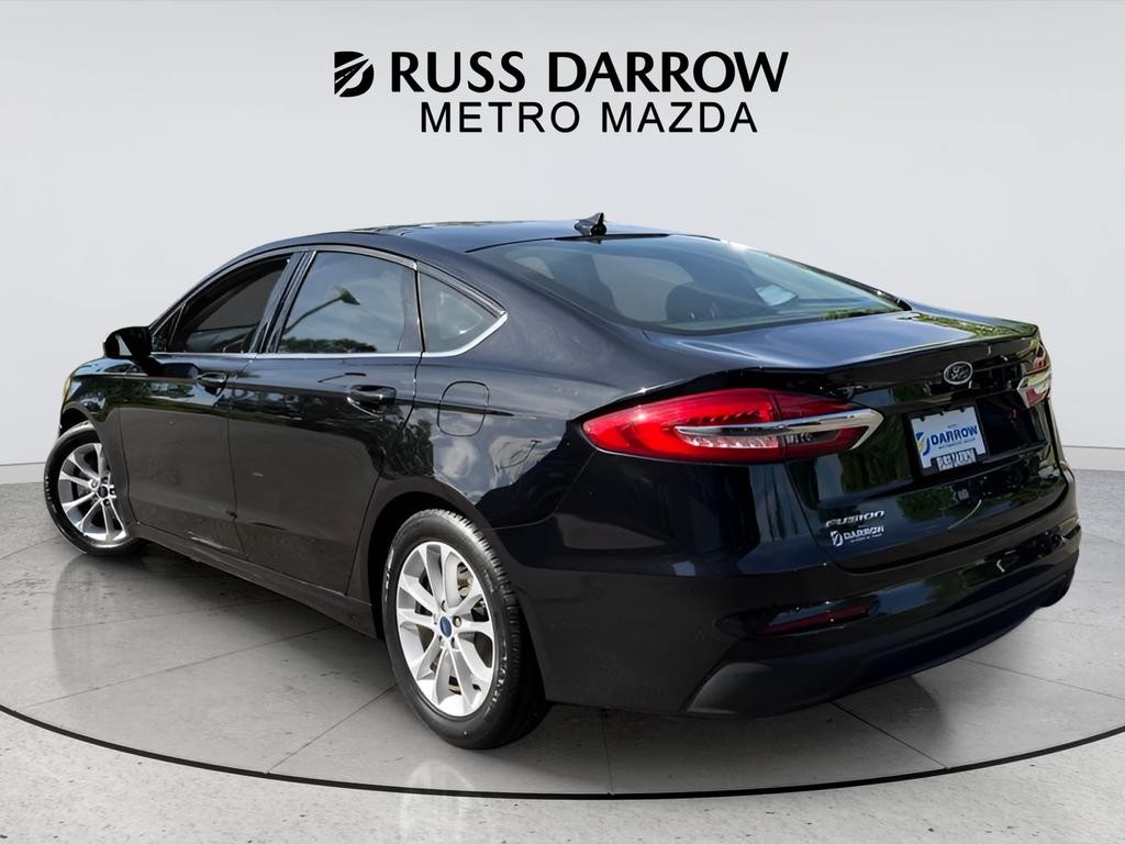 Ford Fusion Vehicle Full-screen Gallery Image 03