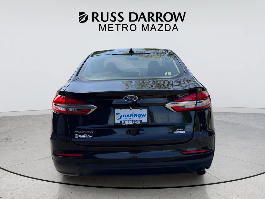 Ford Fusion Vehicle Full-screen Gallery Image 04