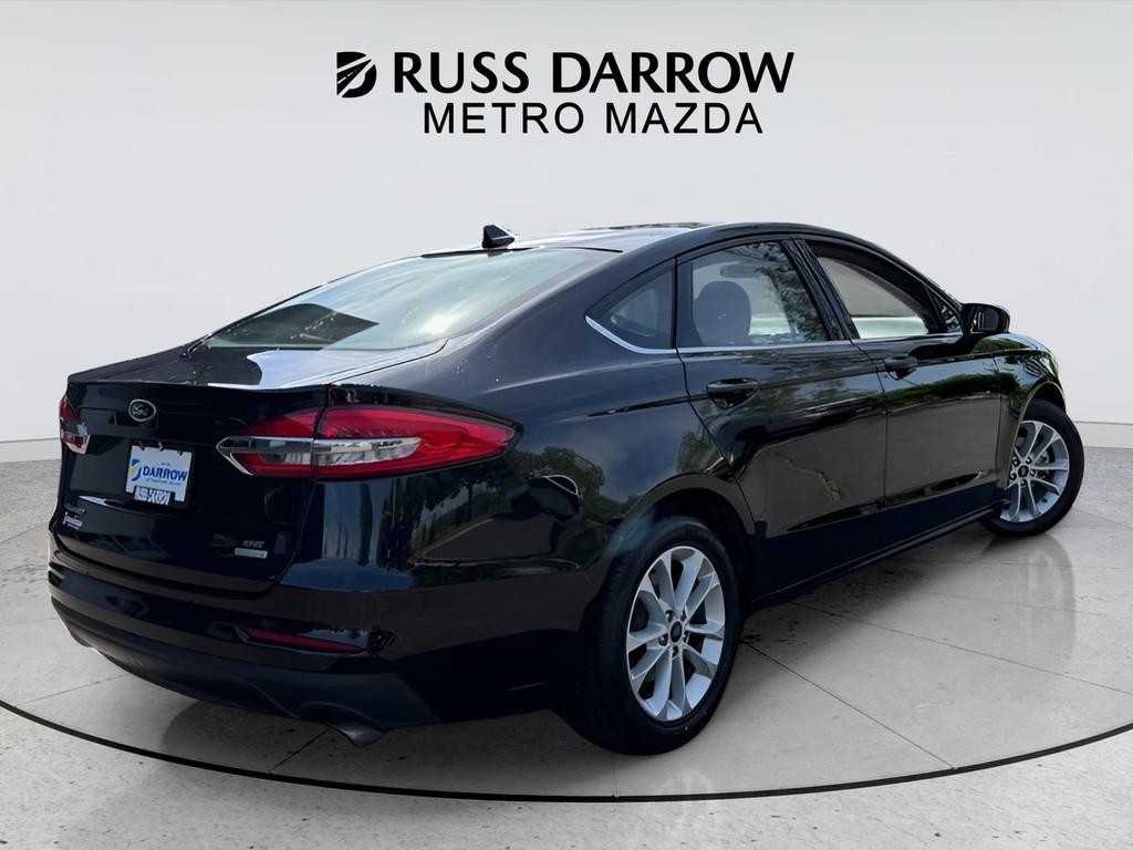 Ford Fusion Vehicle Full-screen Gallery Image 05