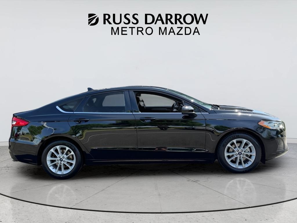 Ford Fusion Vehicle Full-screen Gallery Image 06