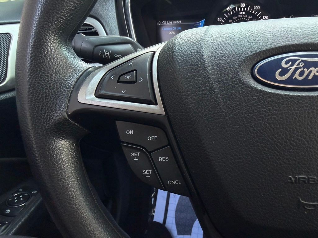 Ford Fusion Vehicle Full-screen Gallery Image 12
