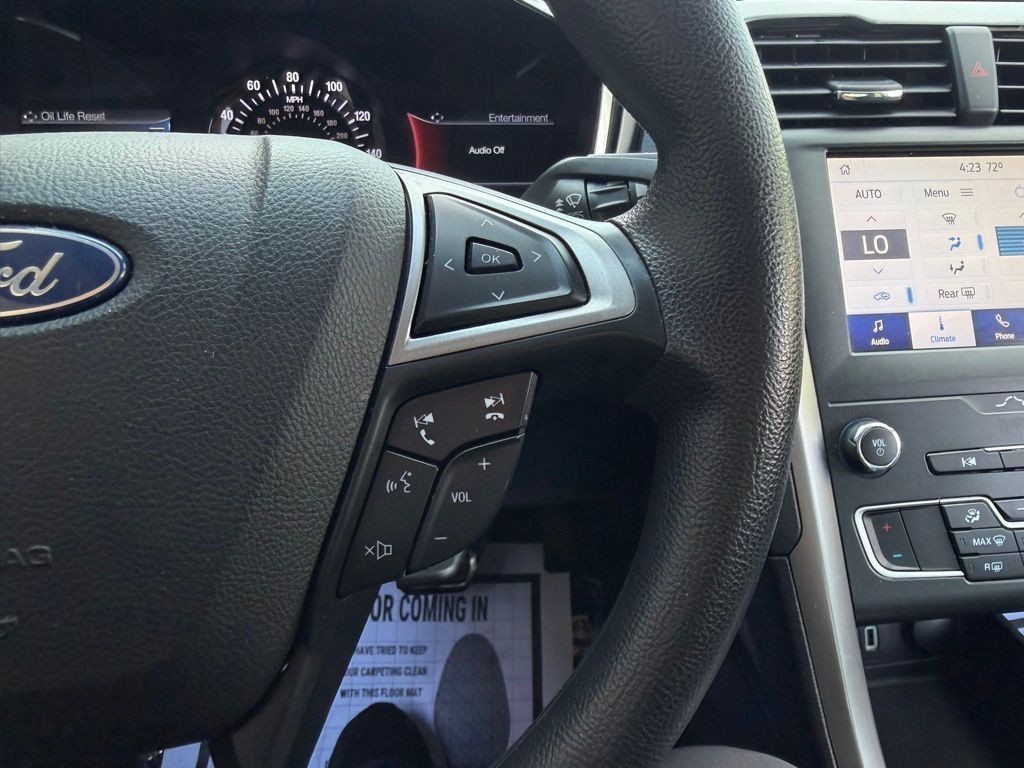 Ford Fusion Vehicle Full-screen Gallery Image 13
