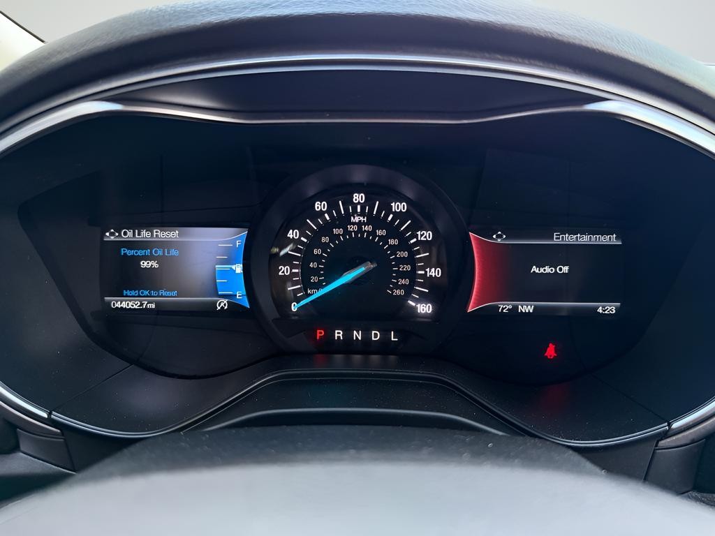 Ford Fusion Vehicle Full-screen Gallery Image 15
