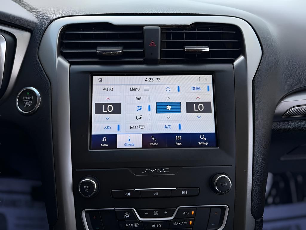 Ford Fusion Vehicle Full-screen Gallery Image 16