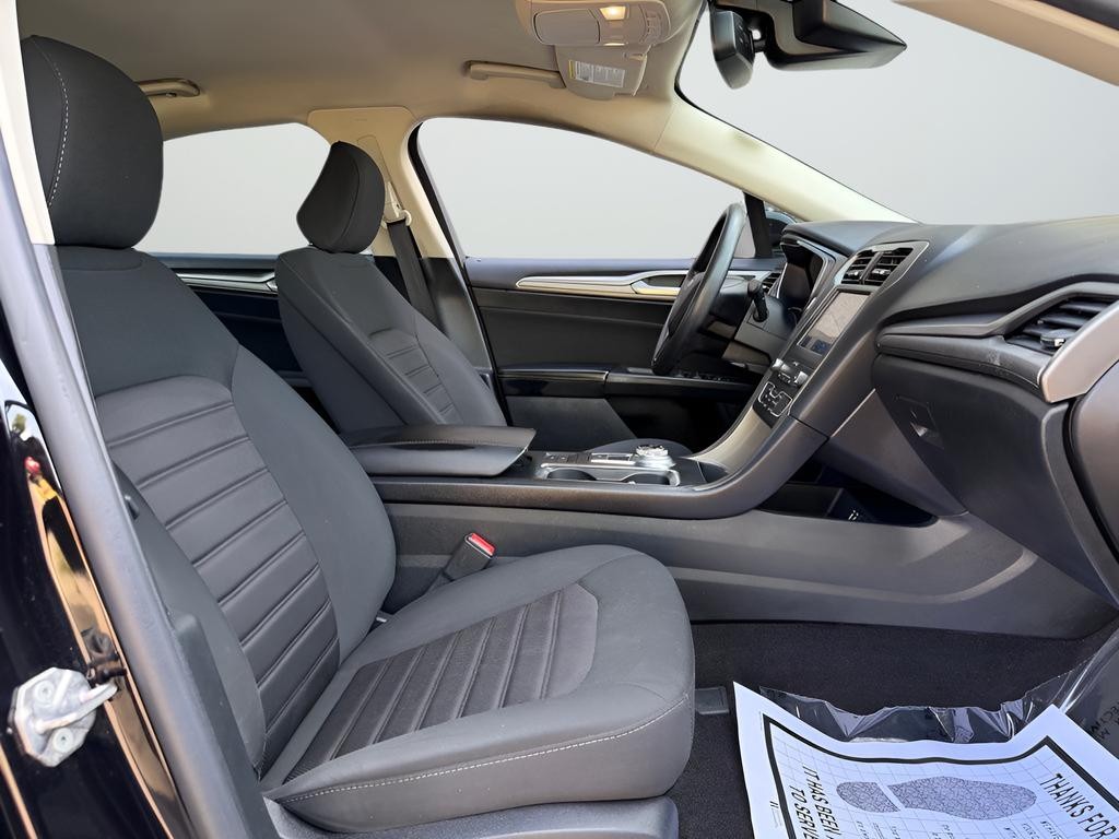 Ford Fusion Vehicle Full-screen Gallery Image 29