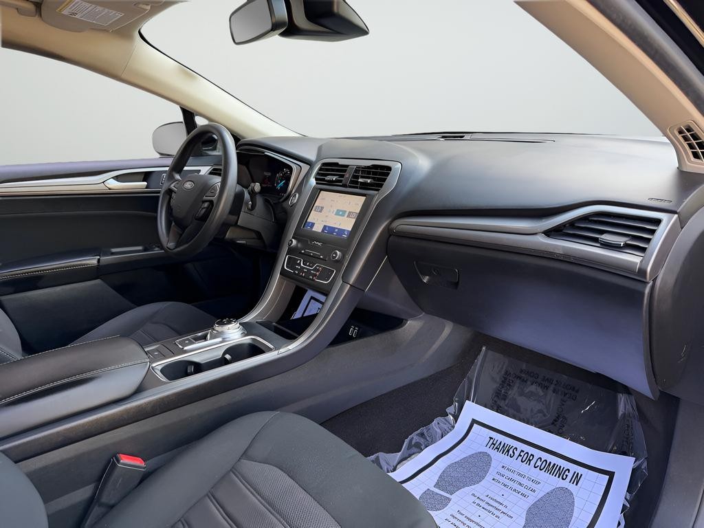 Ford Fusion Vehicle Full-screen Gallery Image 30