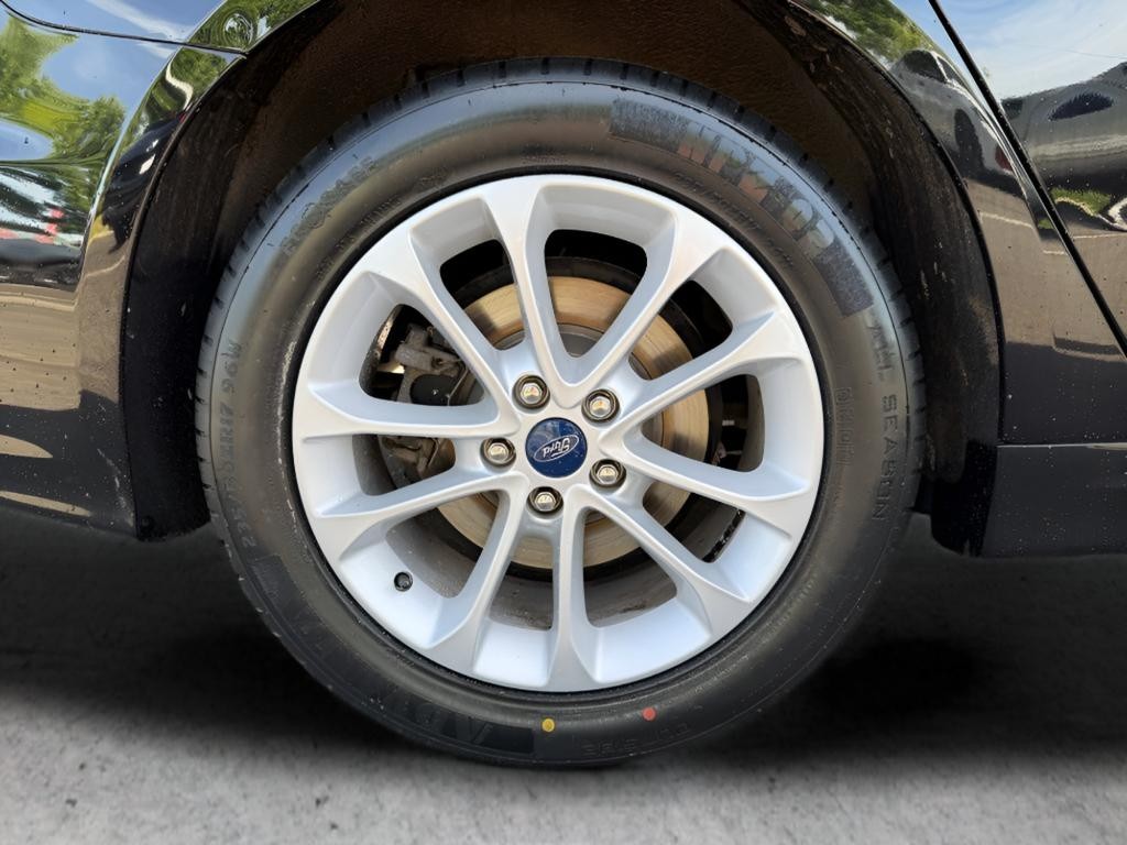 Ford Fusion Vehicle Full-screen Gallery Image 31
