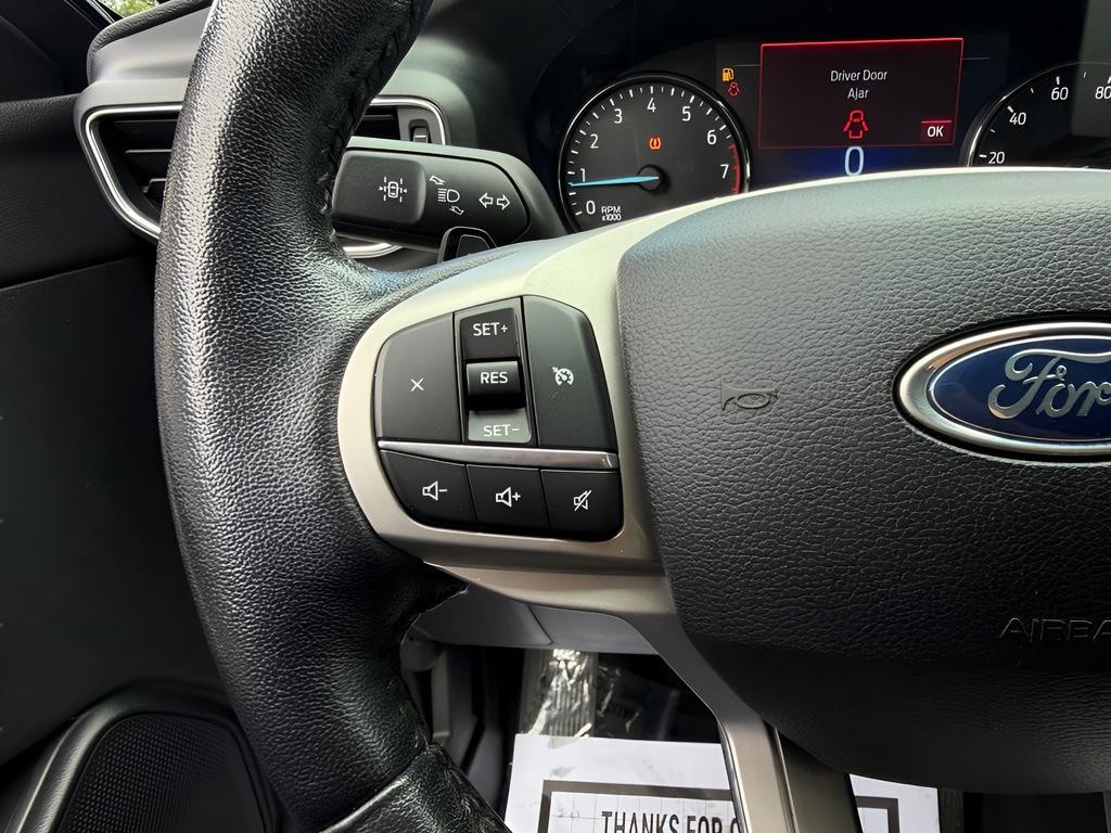 Ford Explorer Vehicle Full-screen Gallery Image 12