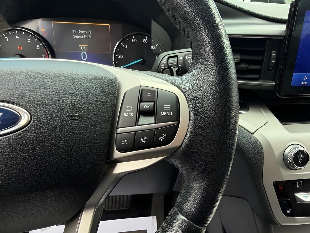 Ford Explorer Vehicle Full-screen Gallery Image 13