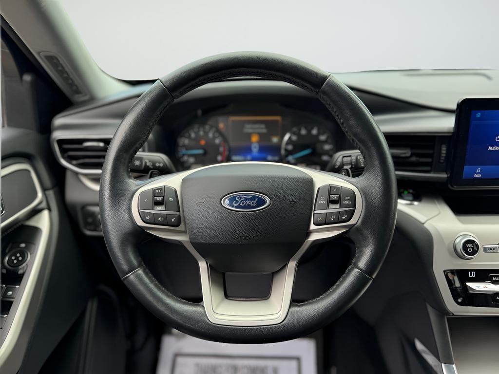 Ford Explorer Vehicle Full-screen Gallery Image 14