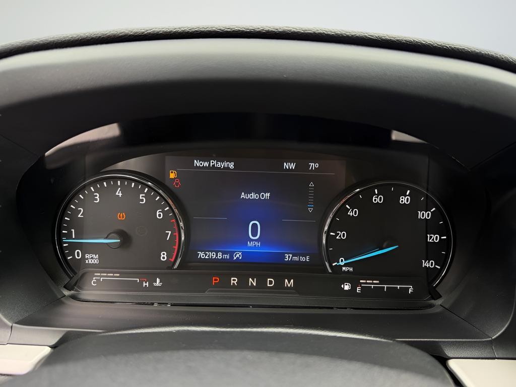 Ford Explorer Vehicle Full-screen Gallery Image 15