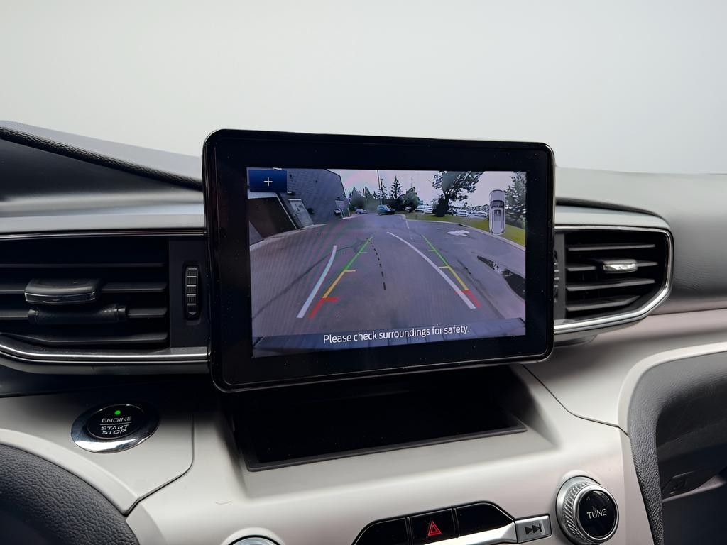 Ford Explorer Vehicle Full-screen Gallery Image 17