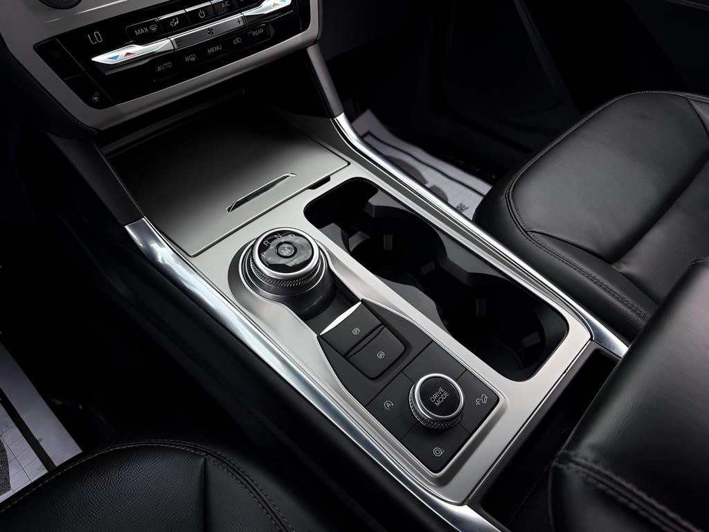 Ford Explorer Vehicle Full-screen Gallery Image 19