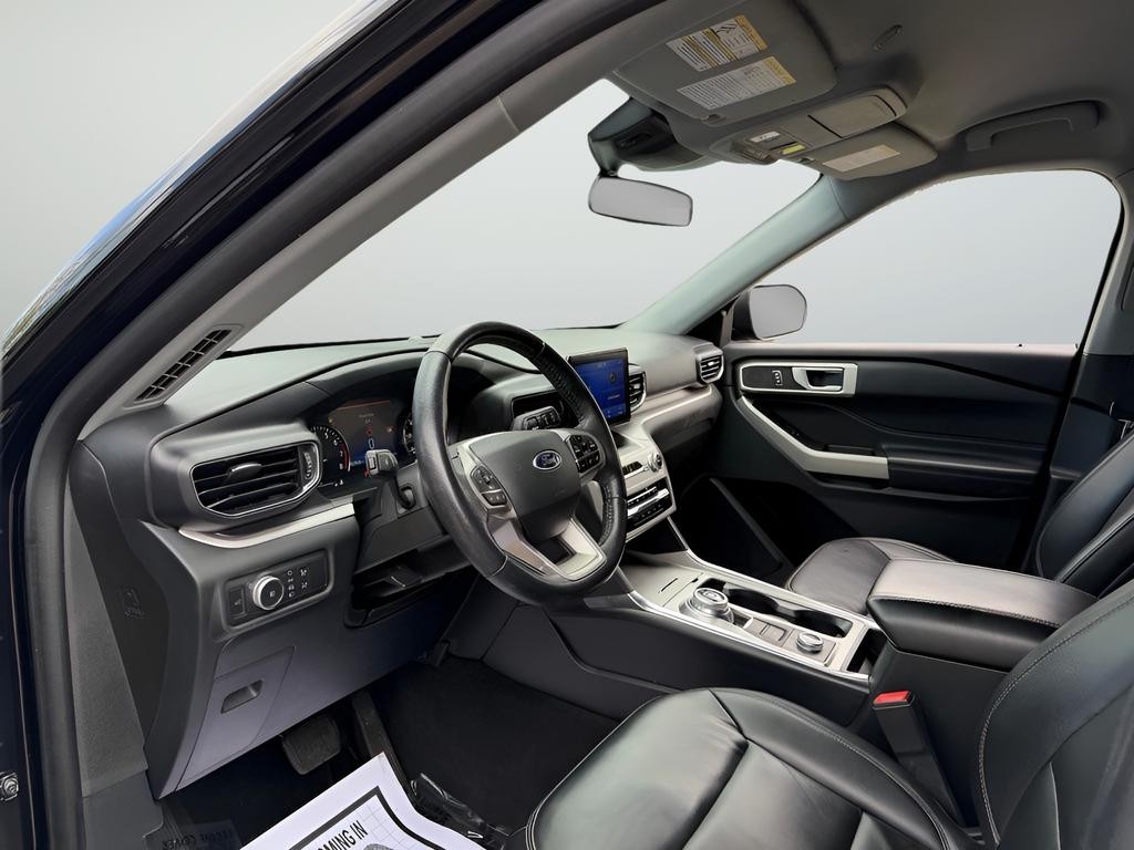Ford Explorer Vehicle Full-screen Gallery Image 24