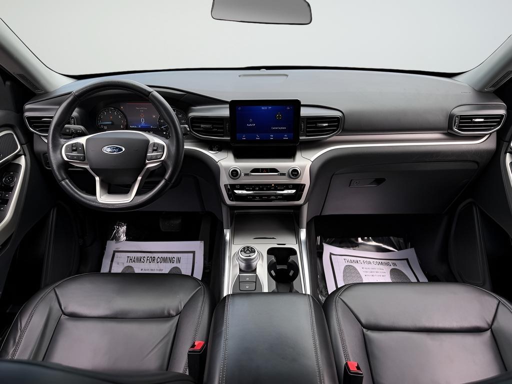 Ford Explorer Vehicle Full-screen Gallery Image 25