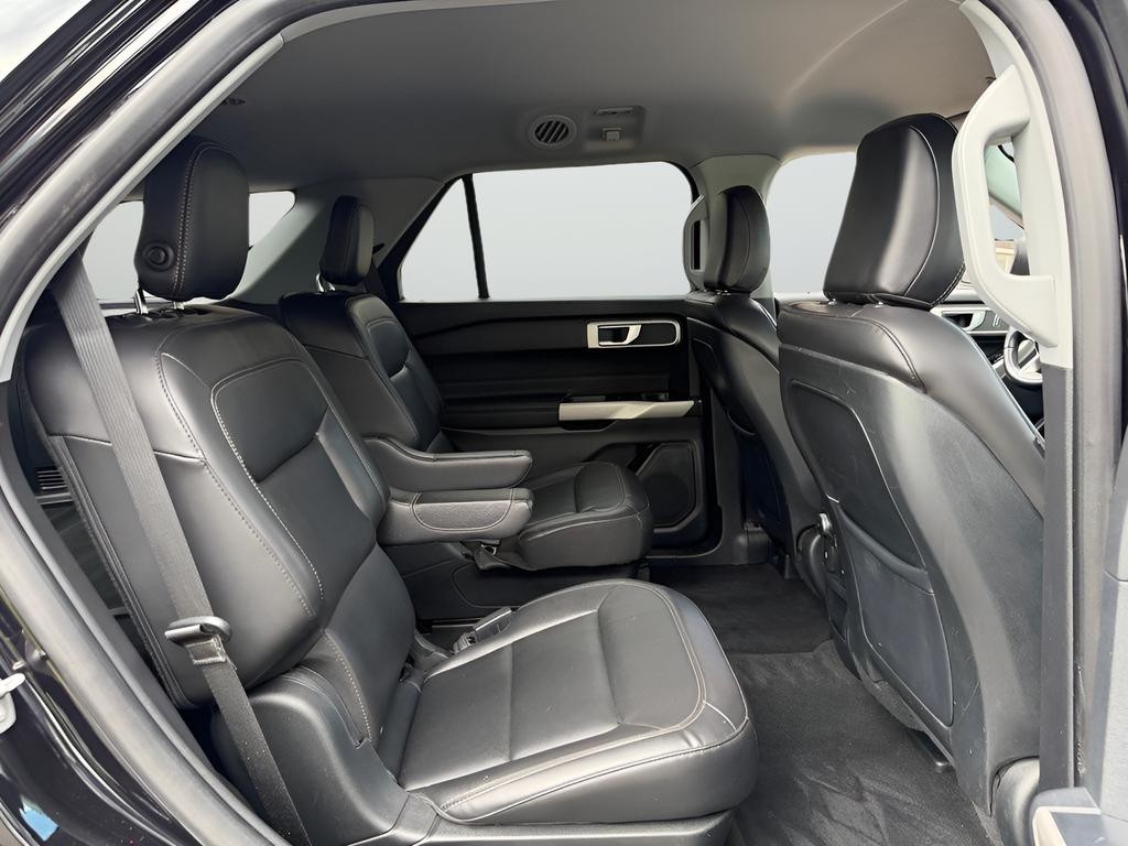 Ford Explorer Vehicle Full-screen Gallery Image 27