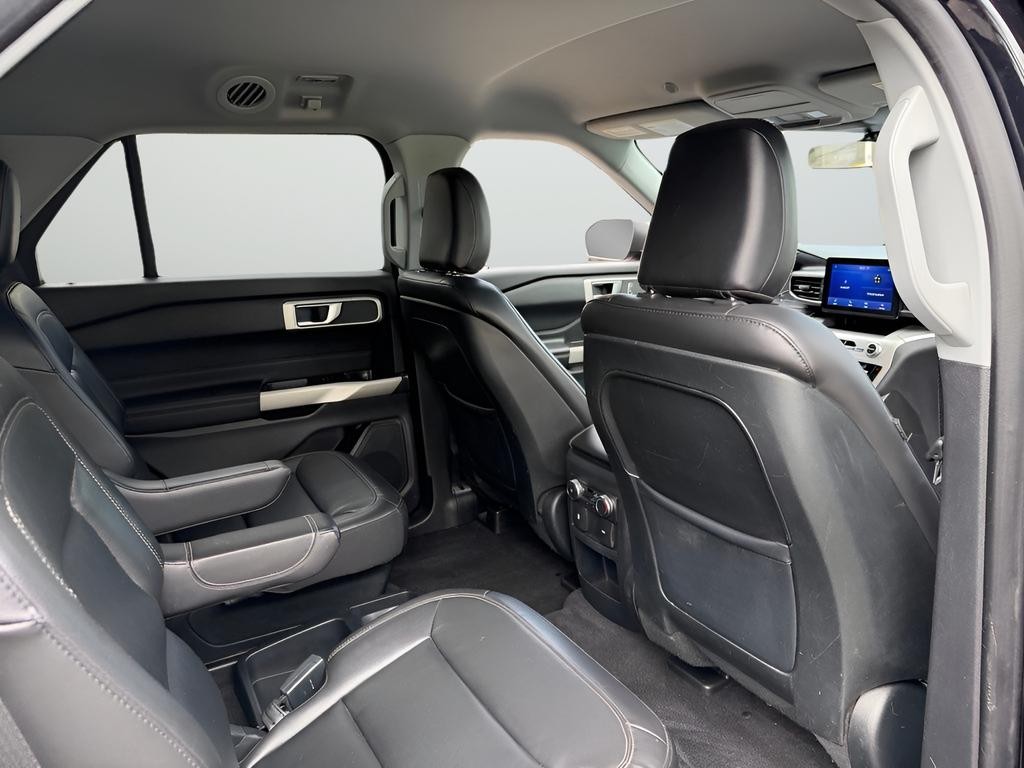 Ford Explorer Vehicle Full-screen Gallery Image 28