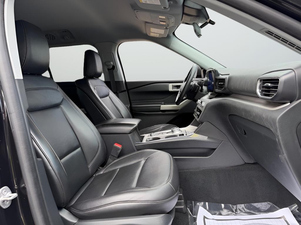 Ford Explorer Vehicle Full-screen Gallery Image 30