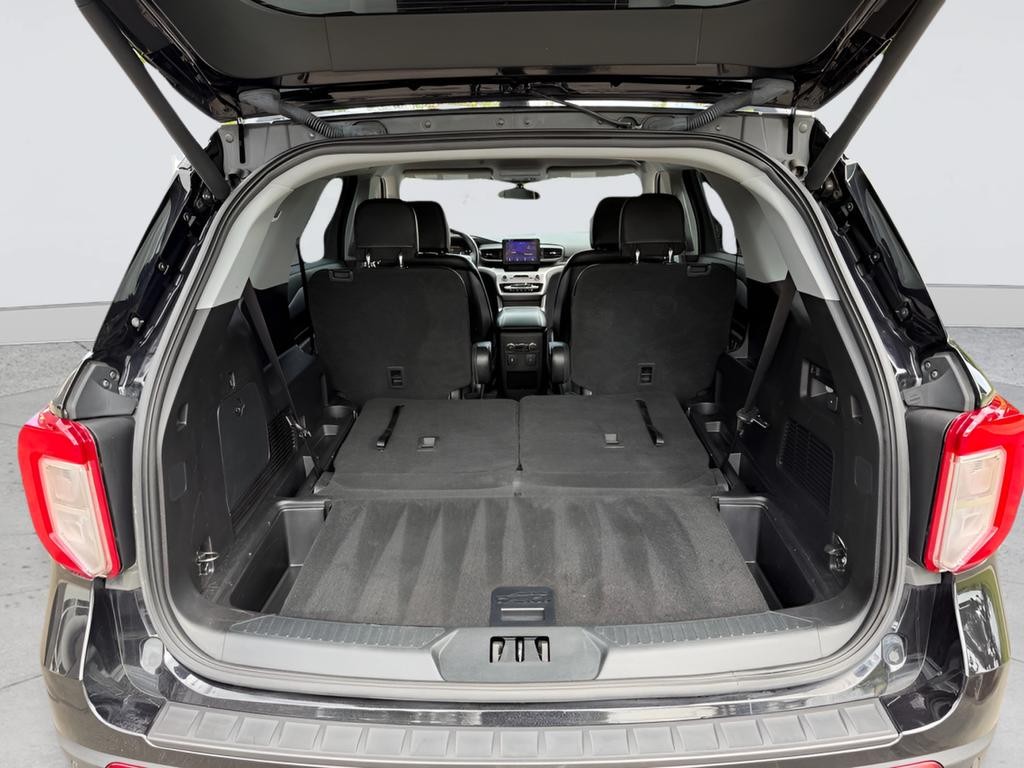 Ford Explorer Vehicle Full-screen Gallery Image 32