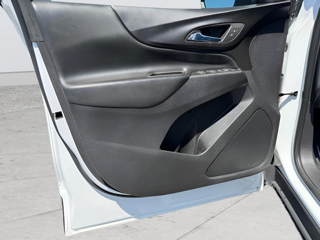 Chevrolet Equinox Vehicle Full-screen Gallery Image 10
