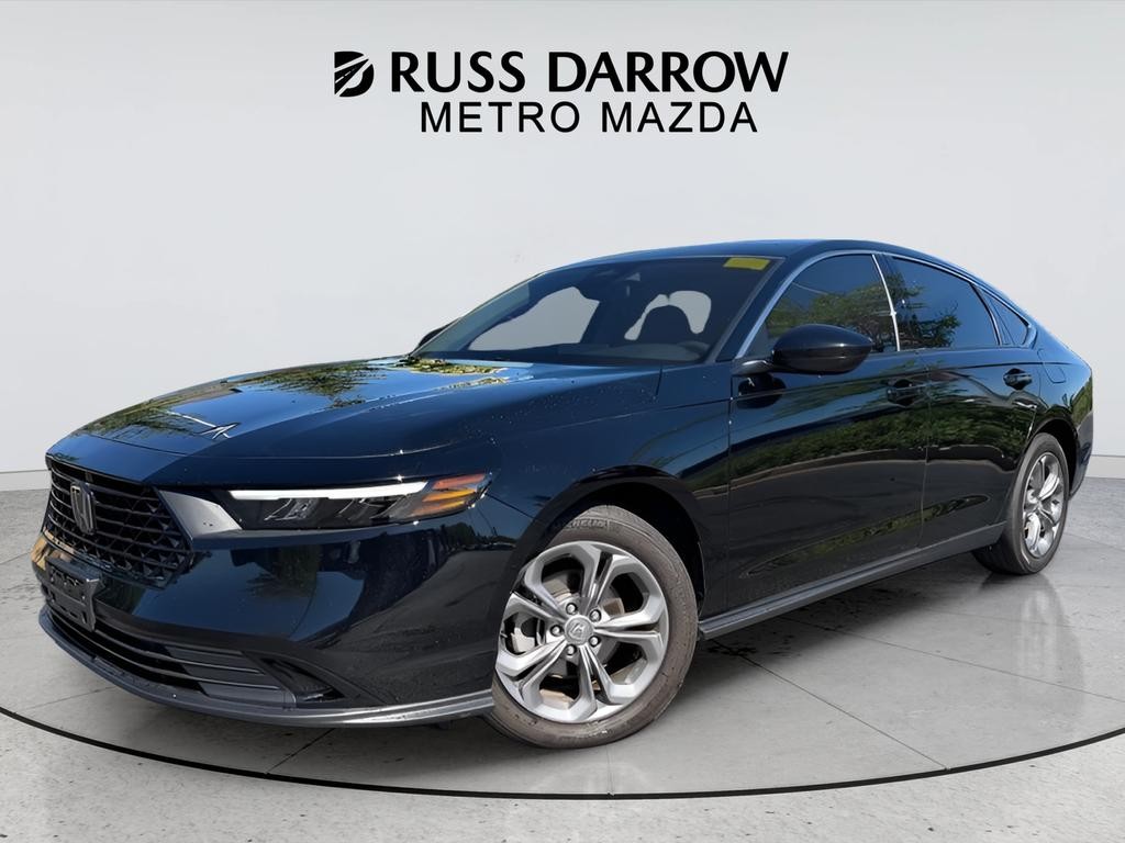 Honda Accord Sedan Vehicle Full-screen Gallery Image 01