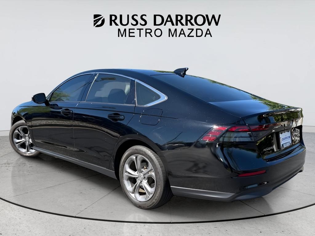 Honda Accord Sedan Vehicle Full-screen Gallery Image 03