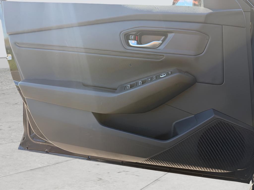 Honda Accord Sedan Vehicle Full-screen Gallery Image 09