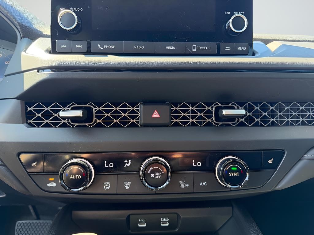 Honda Accord Sedan Vehicle Full-screen Gallery Image 15