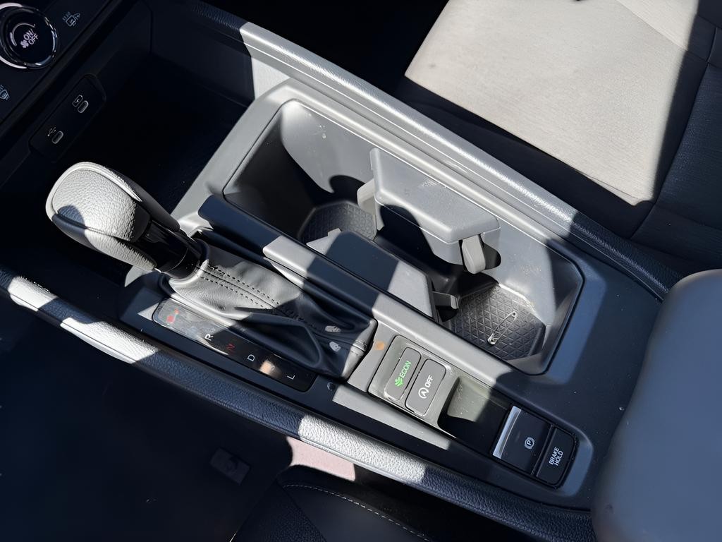 Honda Accord Sedan Vehicle Full-screen Gallery Image 16