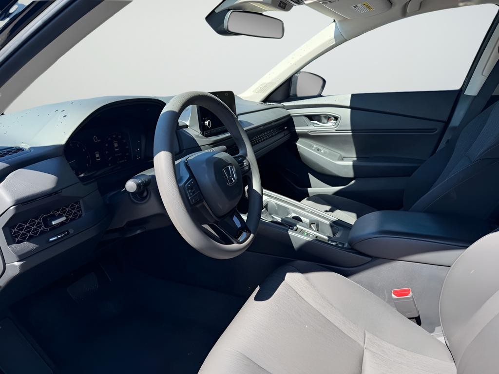Honda Accord Sedan Vehicle Full-screen Gallery Image 17
