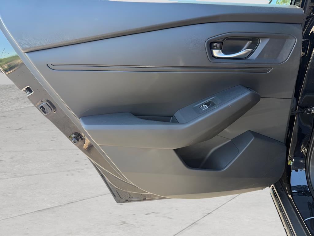 Honda Accord Sedan Vehicle Full-screen Gallery Image 19