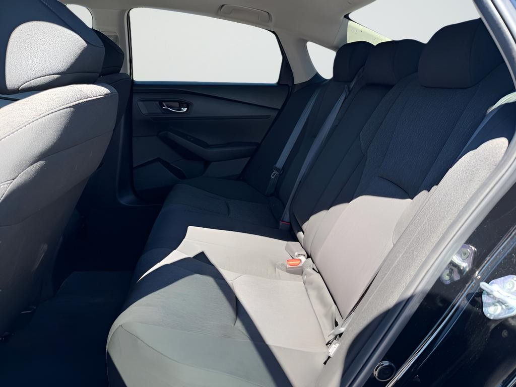 Honda Accord Sedan Vehicle Full-screen Gallery Image 21