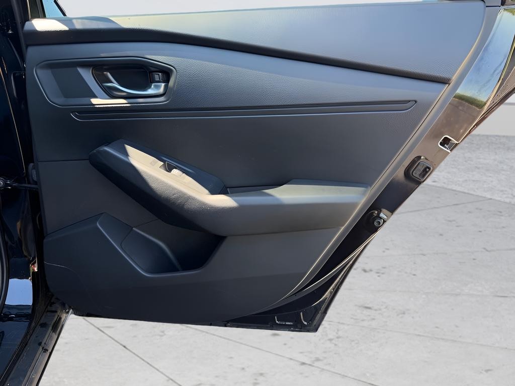 Honda Accord Sedan Vehicle Full-screen Gallery Image 22