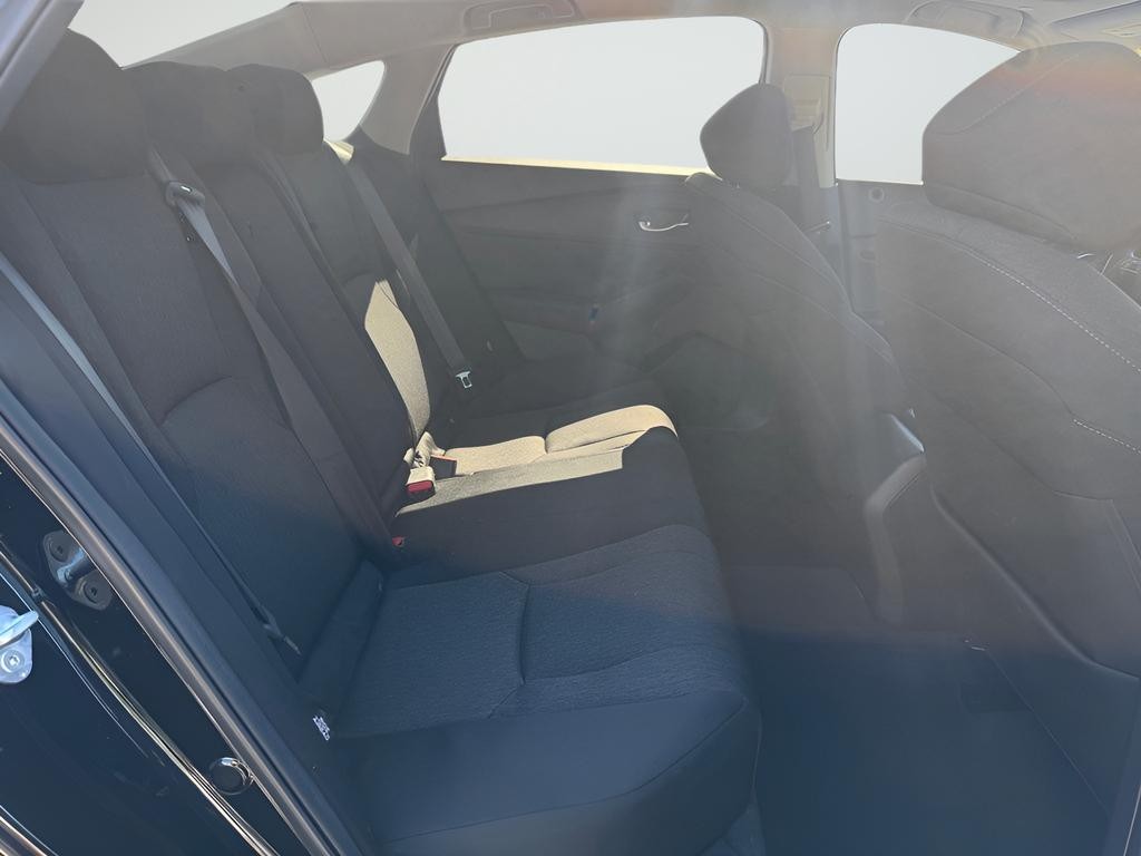 Honda Accord Sedan Vehicle Full-screen Gallery Image 24