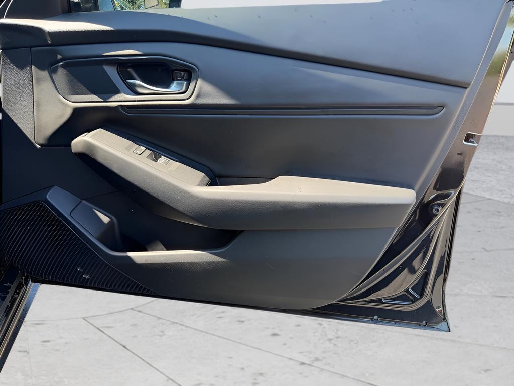 Honda Accord Sedan Vehicle Full-screen Gallery Image 25