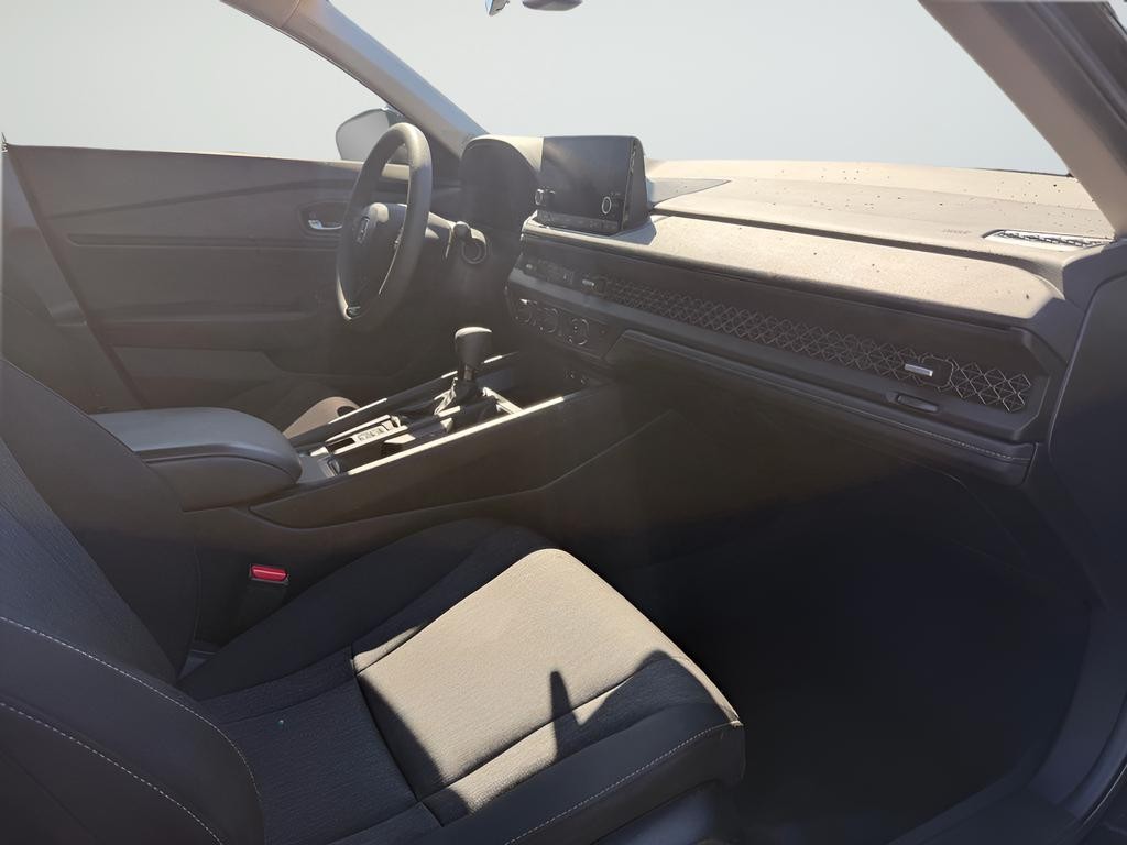 Honda Accord Sedan Vehicle Full-screen Gallery Image 26