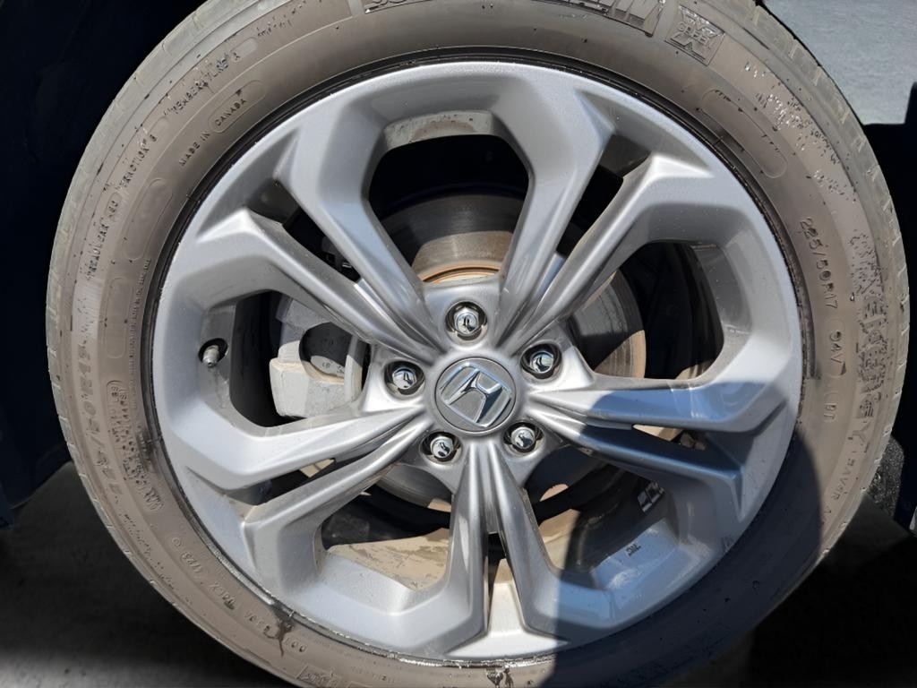 Honda Accord Sedan Vehicle Full-screen Gallery Image 29