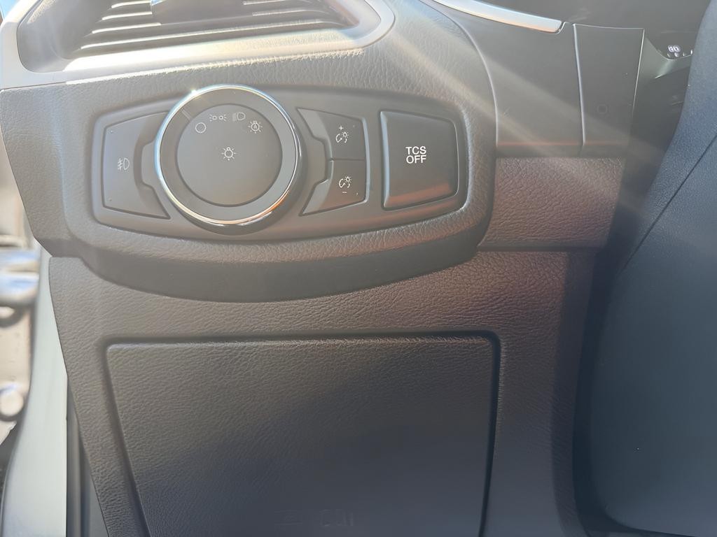 Ford Edge Vehicle Full-screen Gallery Image 10