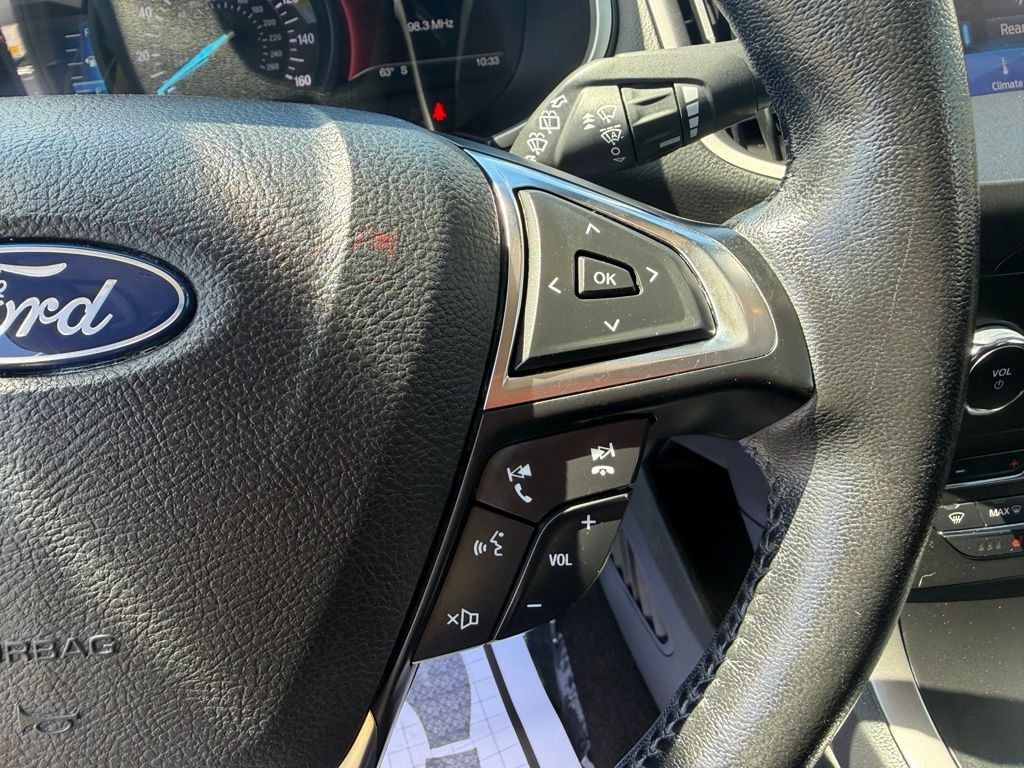 Ford Edge Vehicle Full-screen Gallery Image 13