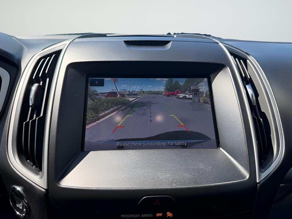 Ford Edge Vehicle Full-screen Gallery Image 17
